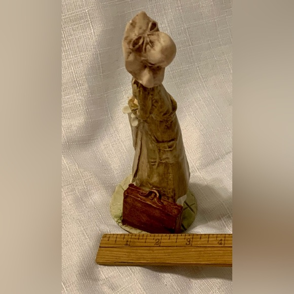 Vintage Victorian Proper Lady With Umbrella and Suitcase Ceramic Figurine - Picture 7 of 9